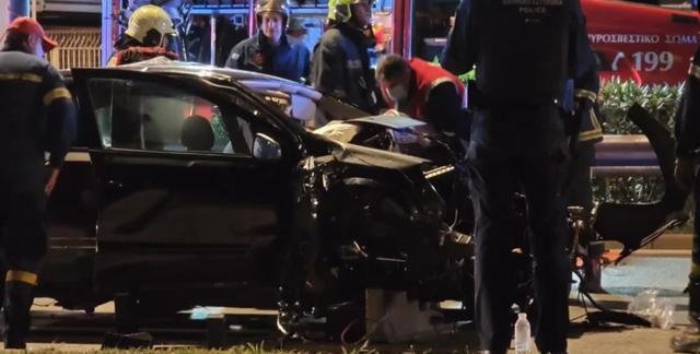 Aksident në Greqi/ I riu me patentë shqiptare përplaset me shtyllën