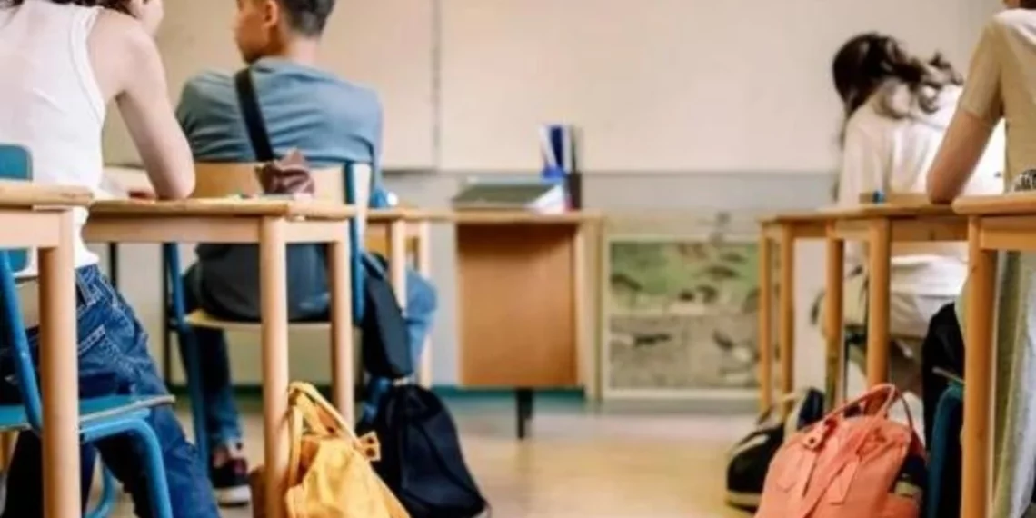 Arrestohet profesori i shkollës së mesme, ngacmonte seksualisht dy nxënës në mes të klasës