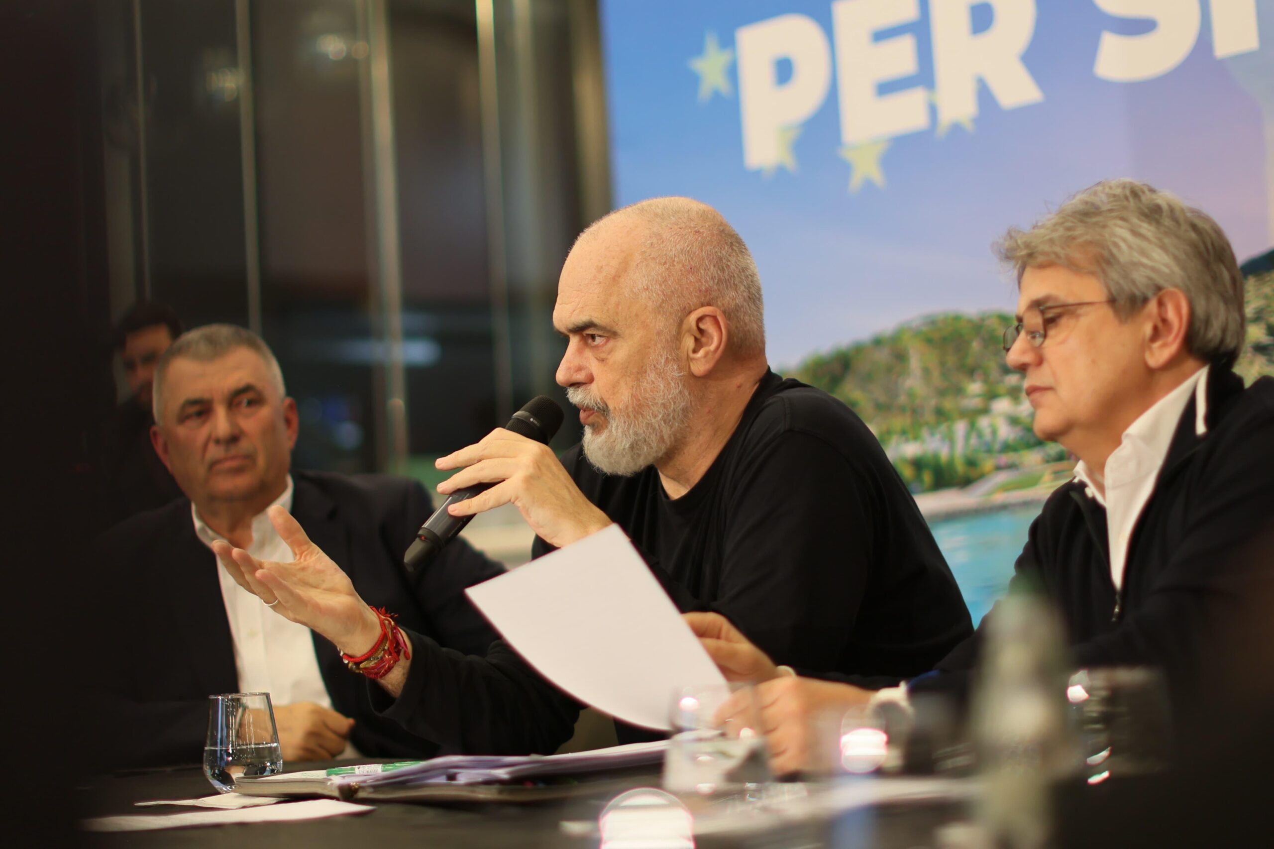 Babai i Elseid Hysajt kërkon mol në liqen, Rama: Do ta zgjidhim, por kjo zonë ka potencial për industrinë e fizioterapisë