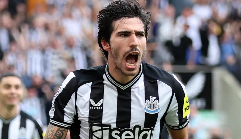 Barcelona synon të sjellë në La Liga mesfushorin italian që luan në Premier me Newcastle