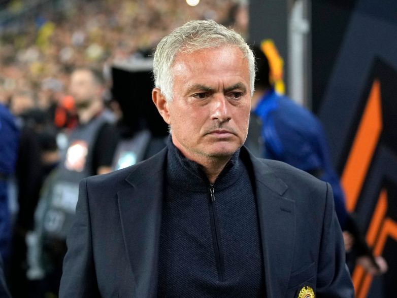 Befason Mourinho: Për momentin më intereson vetëm Fenerbahce, por mund të shkoj në Skoci