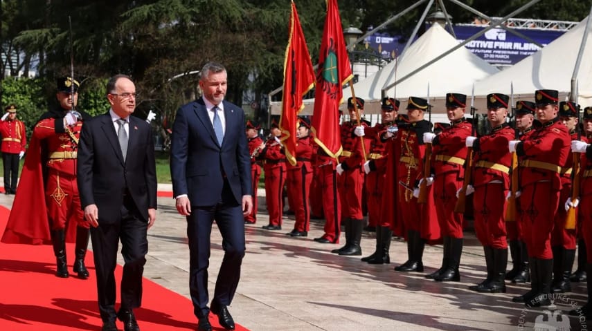 Begaj i kërkon presidentit sllovak njohjen e Kosovës, Peter Pellegrini: Nuk ka të bëjë me popullin e Shqipërisë, vendimi bazohet