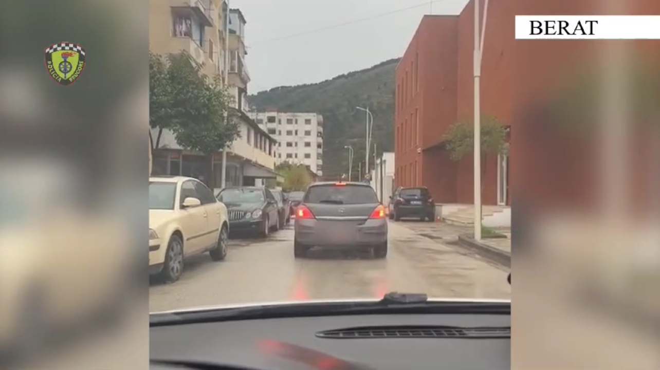 Berat – Policia kap drejtuesin e automjetit që u largua nga vendi i aksidentit
