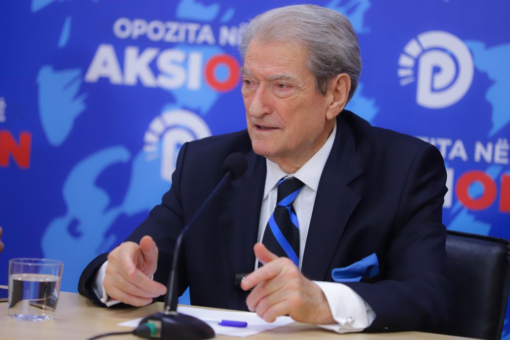 Berisha: Rama me familjen e tij rrëmbeu 24 hektarë tokë të kishës ortodokse me ndihmën e kreut të arkivave