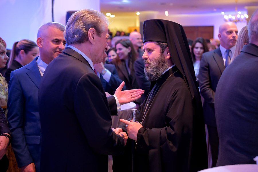 Berisha shkon në festën për Greqinë mbajtur në Tiranë