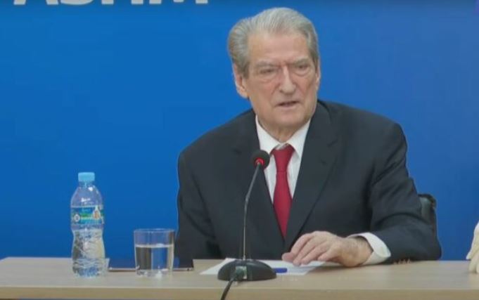 “Çdo diktaturë fillon me censurën, Rama urren të rinjtë”, Berisha: Një nga vendimet e para do të jetë rikthimi i TikTok