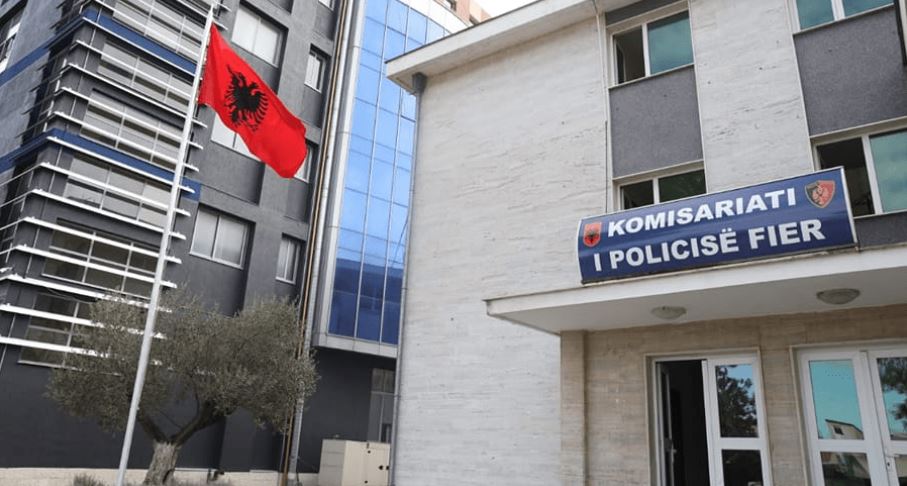 Dhunoi kunatën dhe dy fëmijët e saj të mitur, pranga 35-vjeçarit në Fier