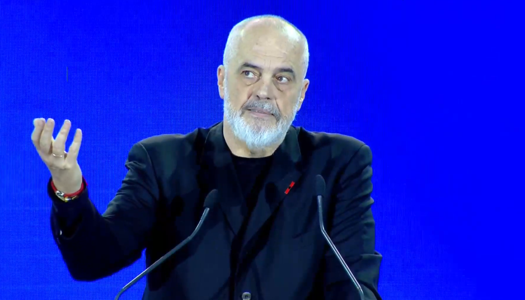 “Dje flinit në fusha dhe ju jepnin lëmoshë”/ Rama me shqiptarët e Kretës: Nuk do keni më nevojë për pasaportën greke