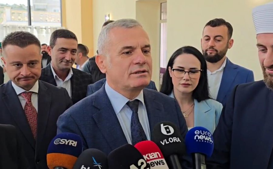 Drejtuesi Politik i PD Vlorë bashkë me kandidatët, uron Fitër Bajramin