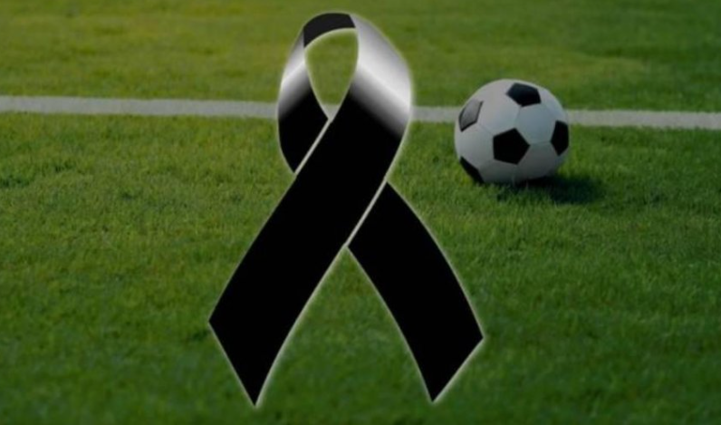 E rëndë, futbollisti 21-vjeçar ndërron jetë në fushë