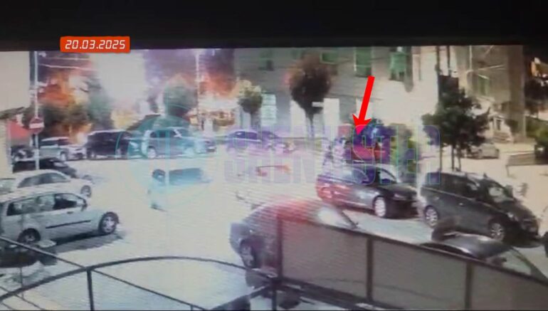 “E rrahëm sepse na ofendoi”/ Del videoja e momentin kur dy të rinjtë dhunojnë Fabjol Hysin, 43-vjeçarin që nuk flet e as dëgjon