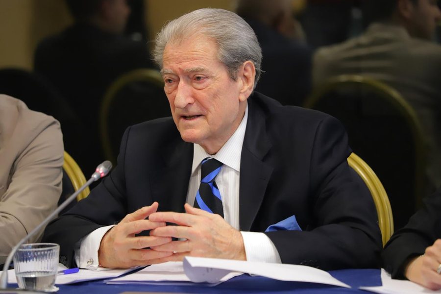 “Ekonomia largoi shqiptarët”, Berisha-biznesmenëve: Do të bëjmë gjithçka që të prodhojmë sa më shumë