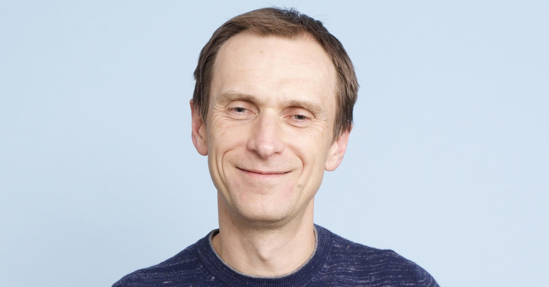 Fitonte vetëm 3 dollarë në ditë, sot miliarder/Historia frymëzuese e polakut