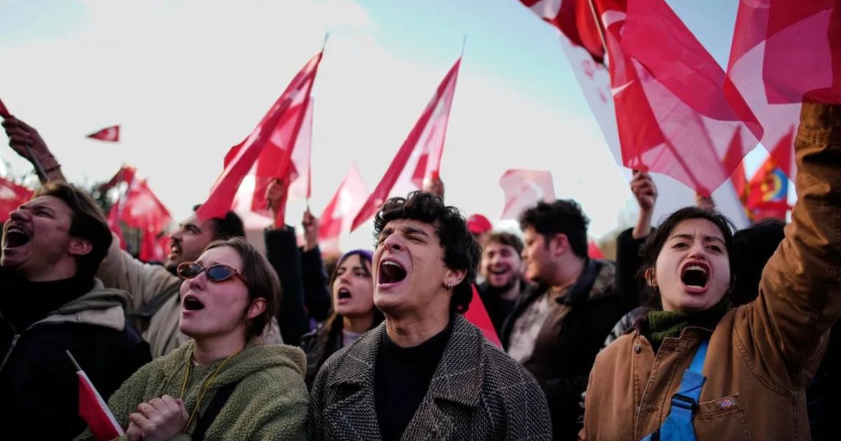 Fotoreporteri turk i AFP u burgos se raportonte demonstratat ‘pro-Imamoglu’