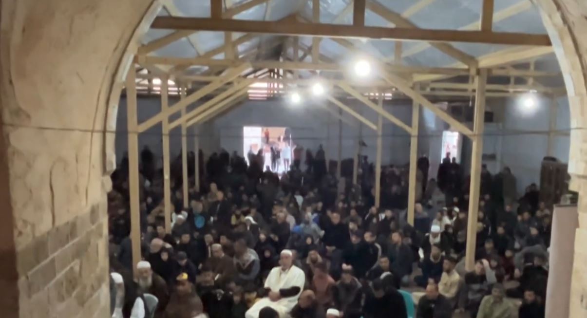 Gaza, festë mes ankthit! Në zonën e luftës luten për paqe