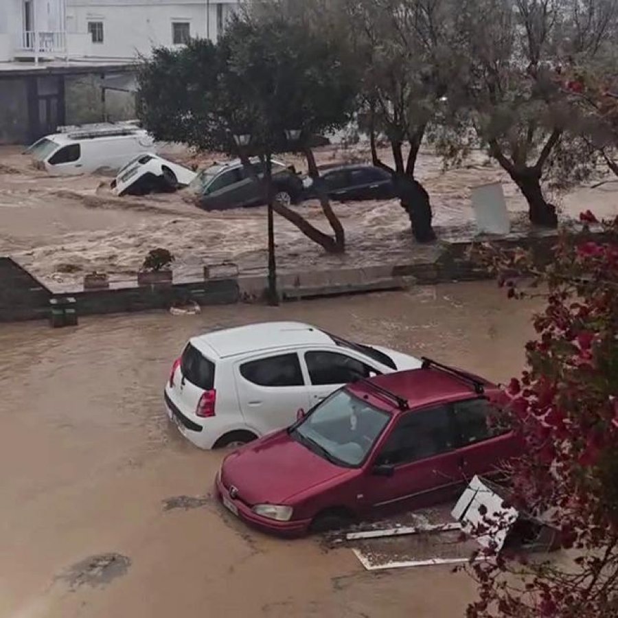 Greqia pushtohet nga moti i keq/ Përmbytje e dëme të mëdha materiale, shkollat do të mbyllen për tre ditët e ardhshme