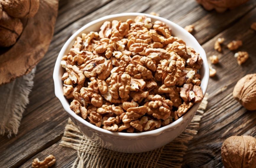 Hani vetëm 30 gramë në ditë nga ky frut, studimet kanë provuar se ul kolesterolin dhe ruan shëndetin e zemrës