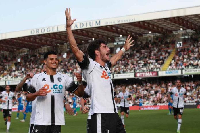 Hubner këshillon Shpendin: Duhet të godasësh portën, mos u trego altruist