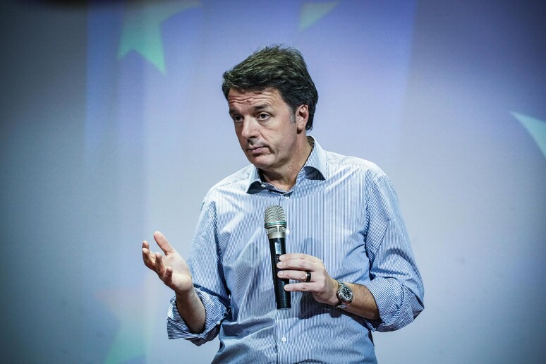 Ish-kryeministri Renzi në Gjadër: Kampi të kthehet në qendër për të sjellë të dënuarit shqiptarë nga drejtësia italiane