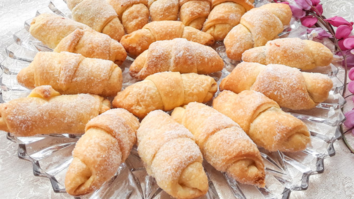 Kifle të Mbushura Plot Reçel – Të Ngrohta dhe Plot Ëmbëlsi