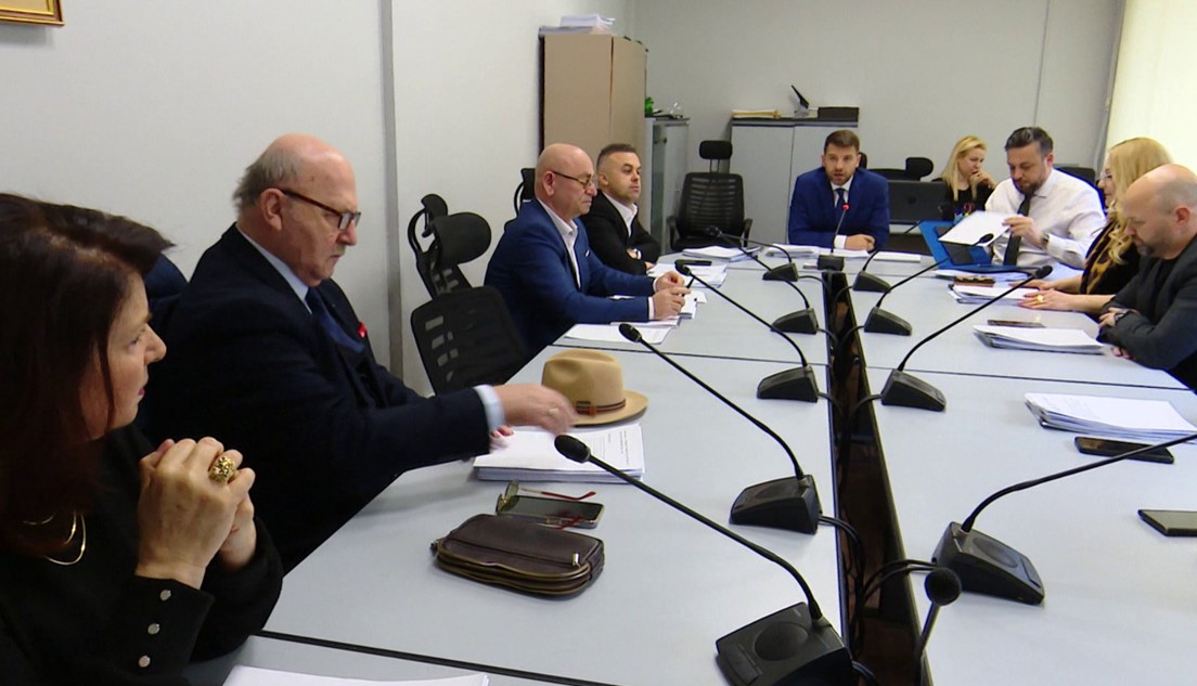 Konstituohet Këshilli i ri Drejtues i Radio Televizionit Shqiptar, Petrit Beci zgjidhet nënkryetar me 10 vota