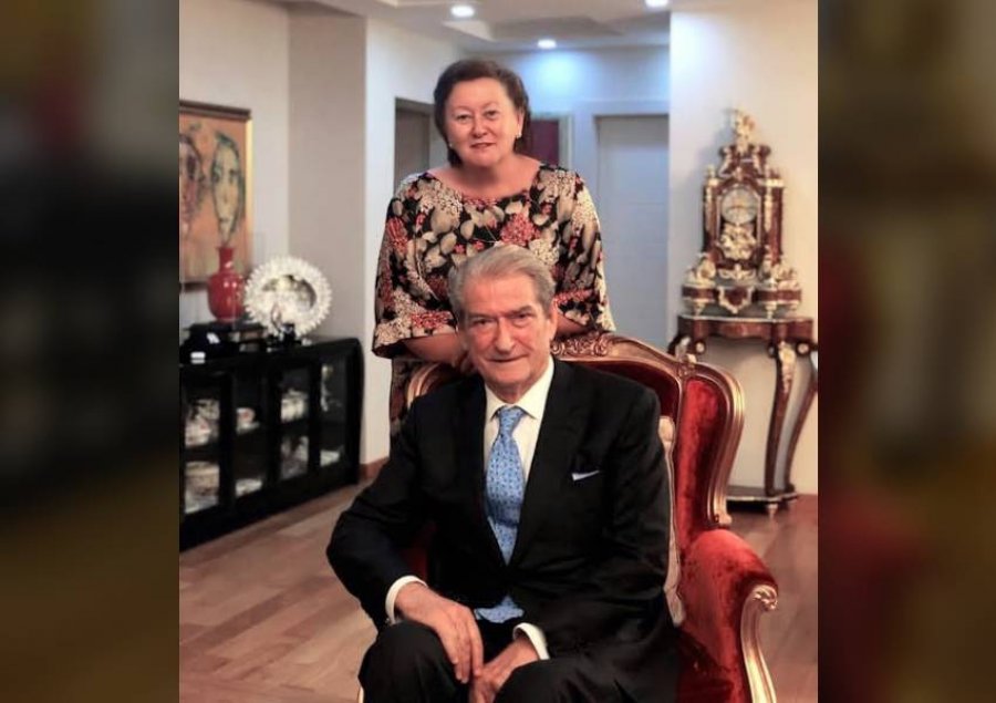 Kreu i PD, Sali Berisha uron besimtarët muslimanë për Natën e Bajramit