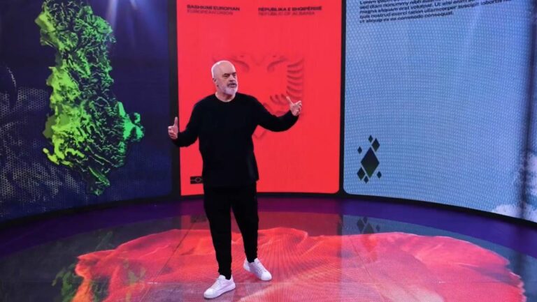 Kryeministri Rama prezanton modelin e pasaportës shqiptare evropiane, ja si do të duket