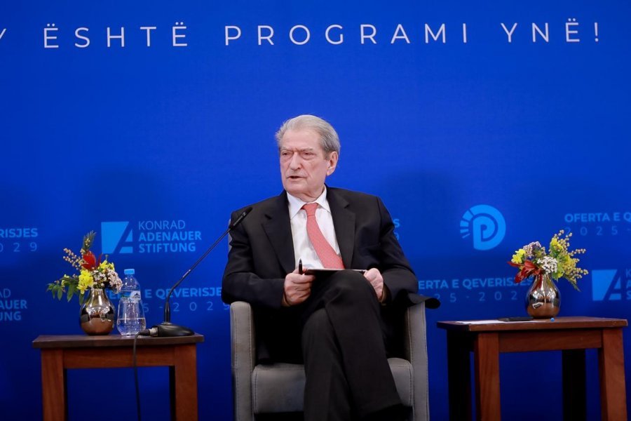 ‘Ku do t’i gjejmë paratë për të rritur pagat e pensionet?’/ Berisha tregon rrugën drejt Shqipërisë Madhështore