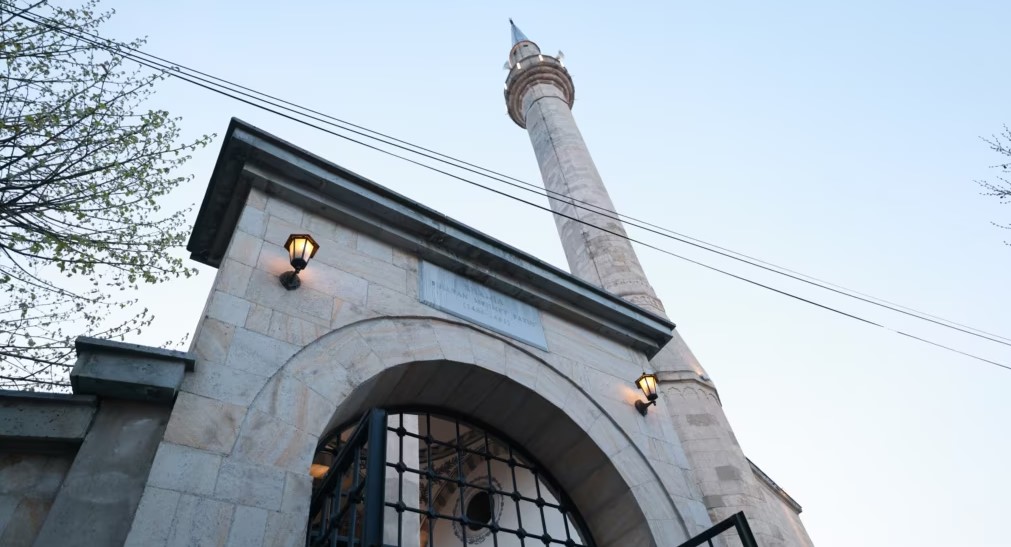 Liderët në Kosovë urojnë Fitër Bajramin me thirrje për tolerancë