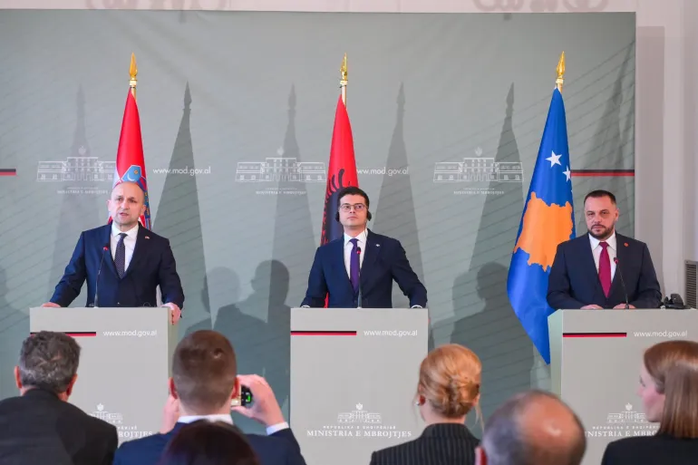 Marrëveshja ushtarake që tronditi Serbinë: një reagim nga Tirana për Begradin