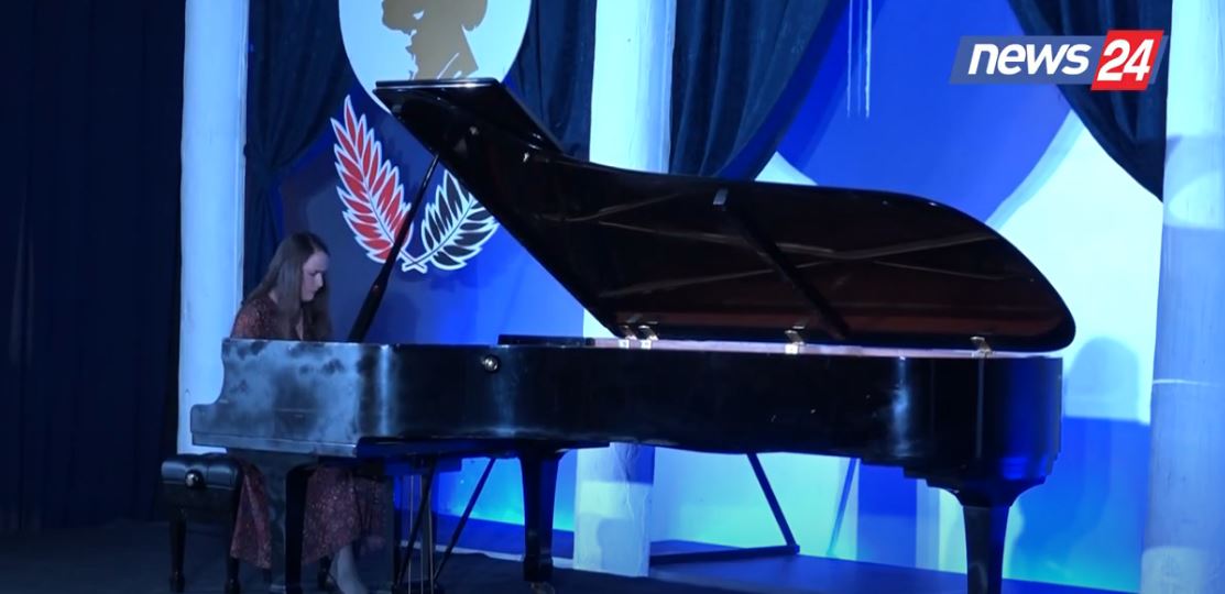 Mbahet në Tirane konkursi i parë ndërkombëtar pianistik “J’adore Chopin”, garojnë dhjetëra të rinj