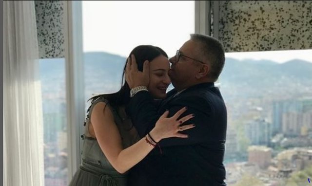 “Na mungon pa fund”/ Katër vite pa të atin, vajza e Bashkim Finos rikujton ish-kryeministrin: Me ty çdo fitore ishte..