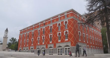 Në prag të 11 majit, qeveria frenon shpenzimet ndonëse në buxhet po futen më tepër para