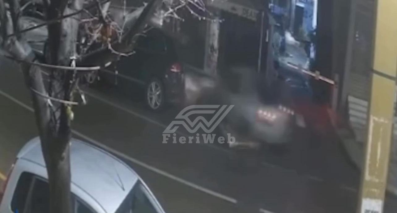 Një aksident i rrezikshëm ka ndodhur në lagjen 5, tek “Rruga e Dëshmorëve”, në Durrës.