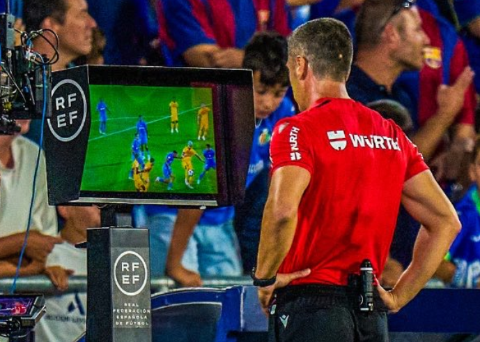 Një propozim i ri në La Liga që do të ndryshojë historinë e arbitrimit, do të japin shpjegime të vendimeve para tifozëve