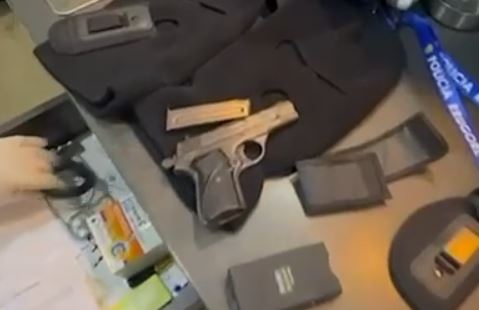 Operacioni “Mix”/ Kthyen lokali në bazë droge dhe armësh, vihet në pranga 18-vjeçari, shpallet në kërkim pronari