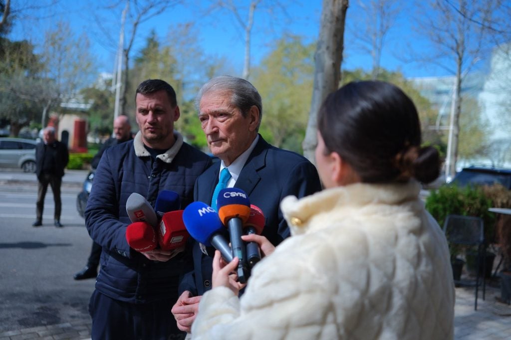 “Ora e faljes e së premtes do të jetë orar pushimi”, Berisha uron Fitër Bajramin: Do dyfishojmë fondet për komunitetet fetare