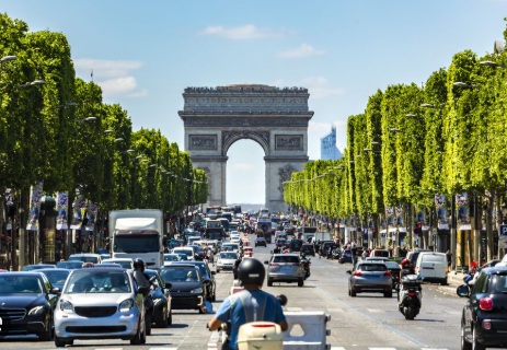 Parisi ndalon automjetet nga dhjetra rrugë pas ‘referendumit ekologjik’ me pjesëmarrje 4%