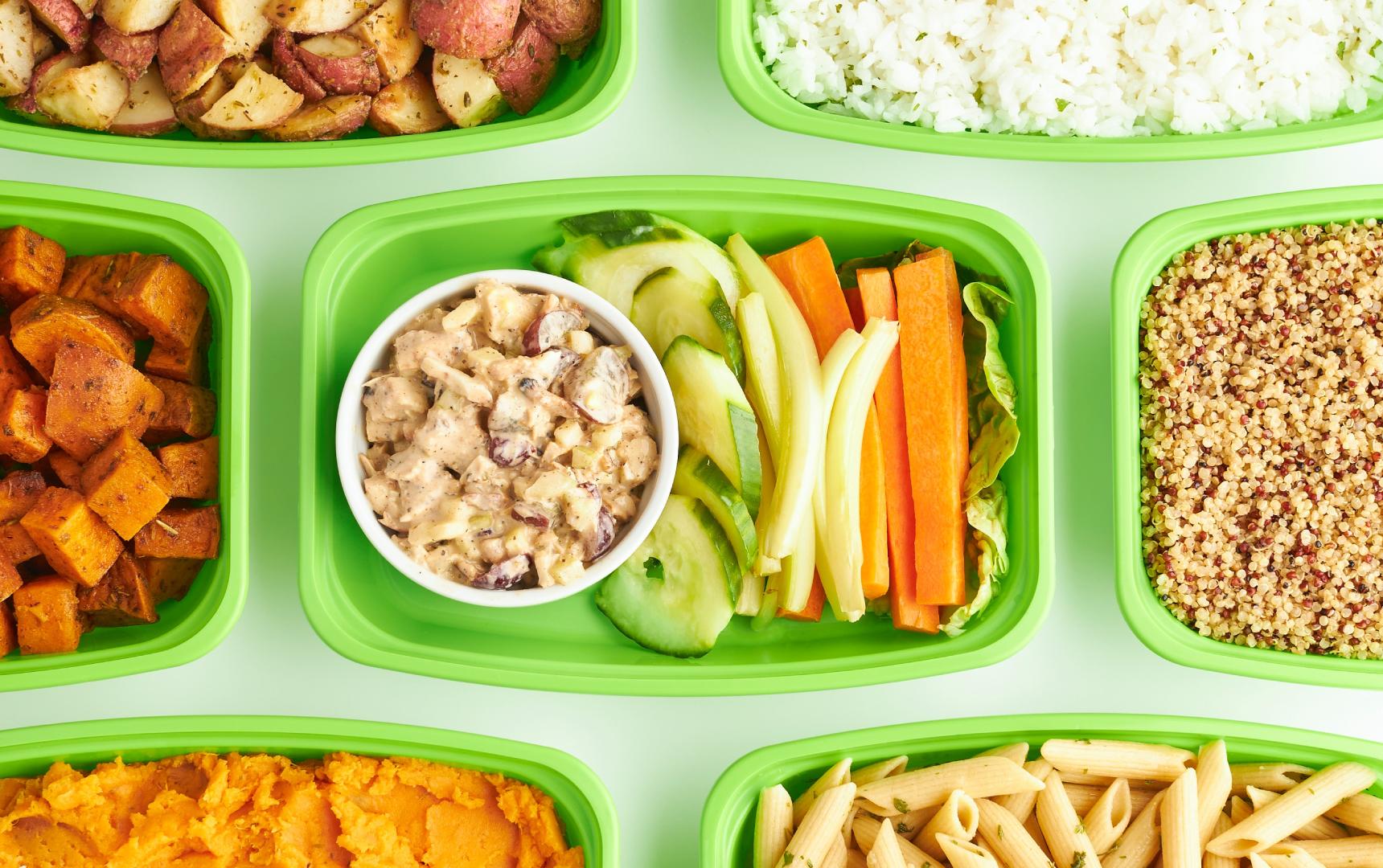 Plastikë, Qelq apo Çelik – Cilat Janë Materialet më të Përshtatshme për Ruajtjen e Ushqimit?