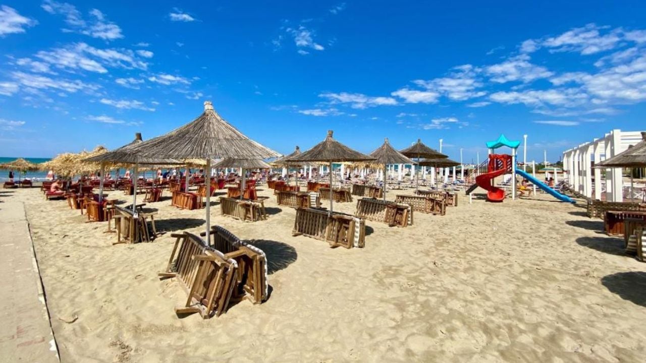 “Plazhet spektakolare me perëndimet më të pabesueshme”/ “Express”: Durrësi, destinacioni i duhur për pushime relaksi