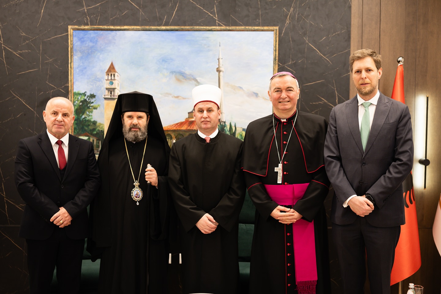 Princ Leka uron: Gëzuar Fitër Bajramin! Harmoni, Paqe dhe Solidaritet!
