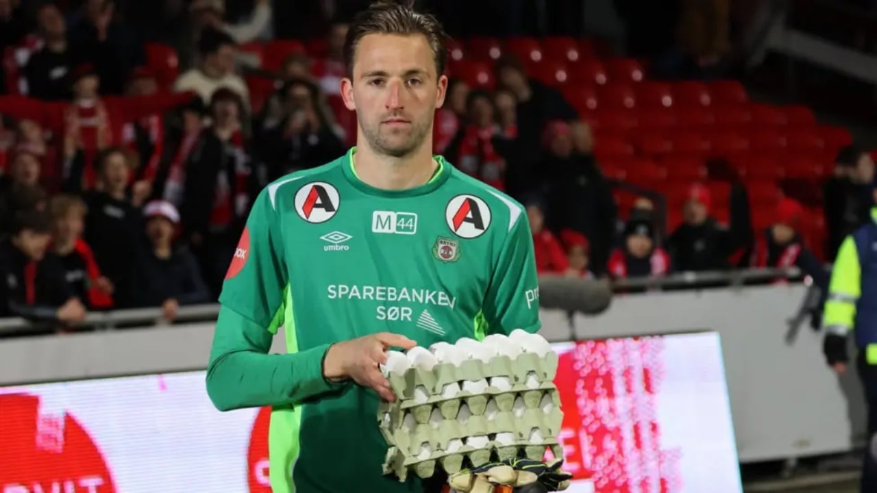 Priti një penallti dhe u shpall lojtari i ndeshjes, portieri i klubit norvegjez shpërblehet me… vezë