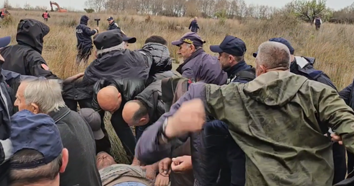 Protestë kundër ndërtimit të resortit në Velipojë! Banorët përplasen me policinë: Do e mbrojmë me gjak