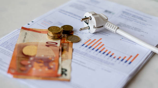 Qytetarët ankohen për shtrenjtimin e rrymës: Me pension 120 euro si ia del në krye?!