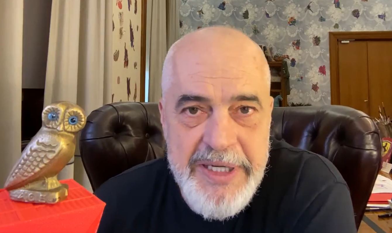 Rama i përgjigjet komentuesit që i kërkon foto me Bashën: Fizikisht nuk puqemi