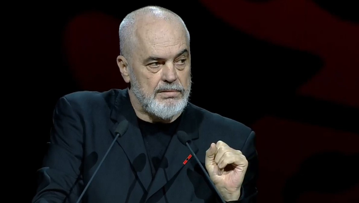 Rama sherr me një emigrante në Athinë: Administrata është zero! Jo, na kërkojnë në Europë