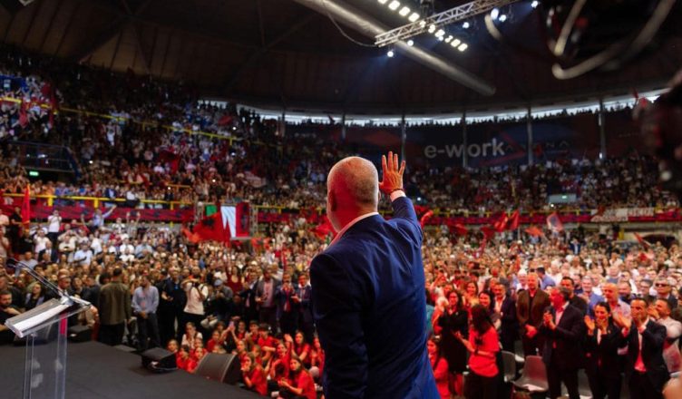 Rama takim sot me diasporën shqiptare në Athinë