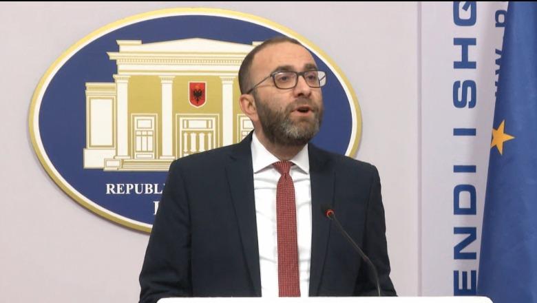 Refuzojini me votë kopjet e Ballukut, Bardhi denoncon kandidaten e PS në Roskovec: Fondet e bashkisë ia dha mamasë së vet për të ndërtuar bujtinë