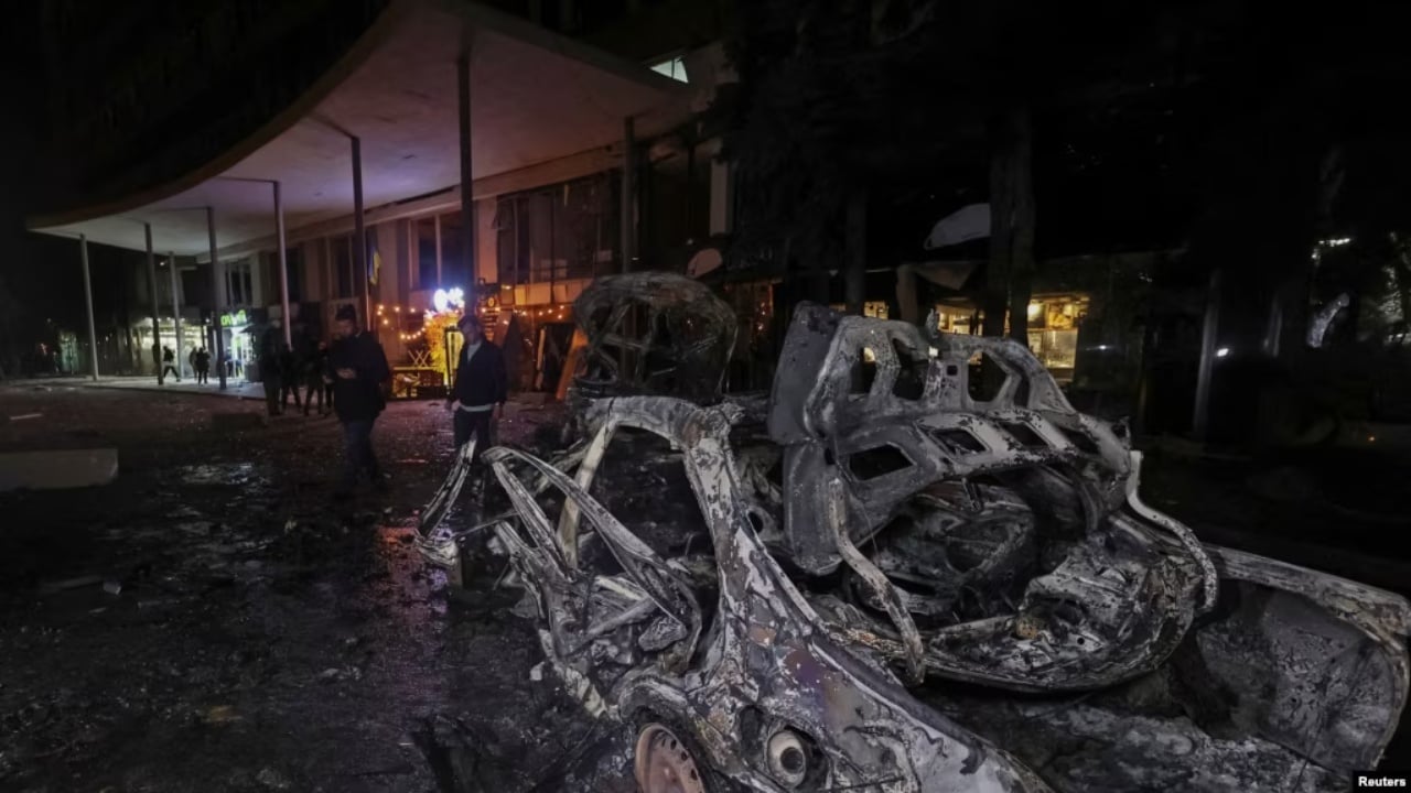 Rusia shpeshton sulmet, Zelensky i kërkon Perëndimit reagim të fuqishëm