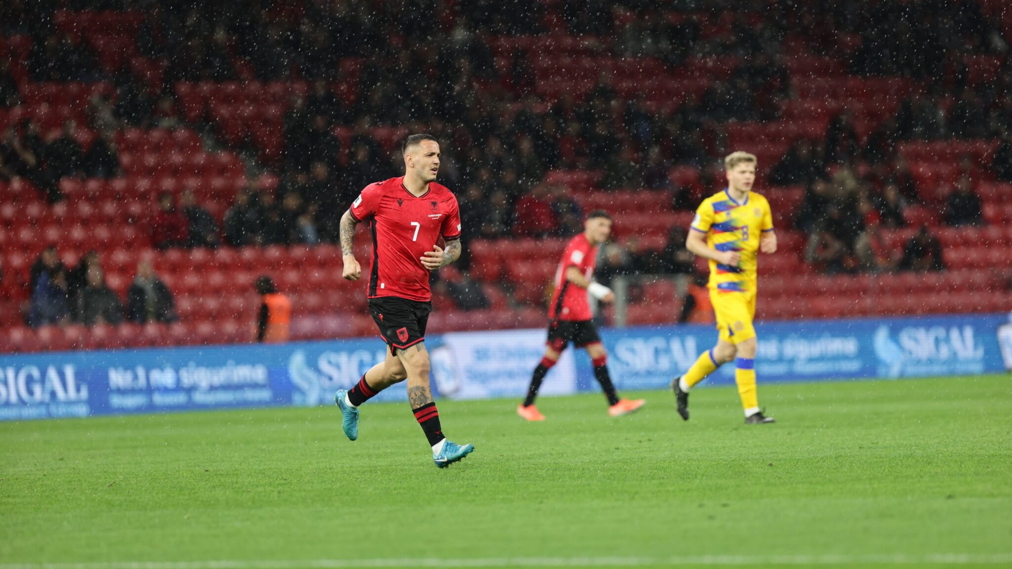 Shënoi 2 gola ndaj Andorrës, Rey Manaj në garë për çmimin e rëndësishëm. Votojeni te faqja e UEFA-s